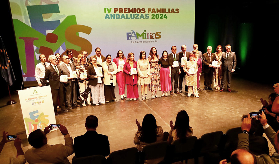 
			      Los Premios Familias Andaluzas, organizados por la Consejería de Inclusión Social, Juventud, Familias e Igualdad, alcanzan su cuarta edición			    
			  
